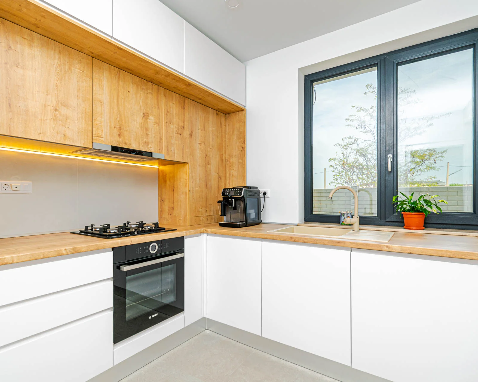 Bucătărie modernă din MDF alb 210 — poza 2