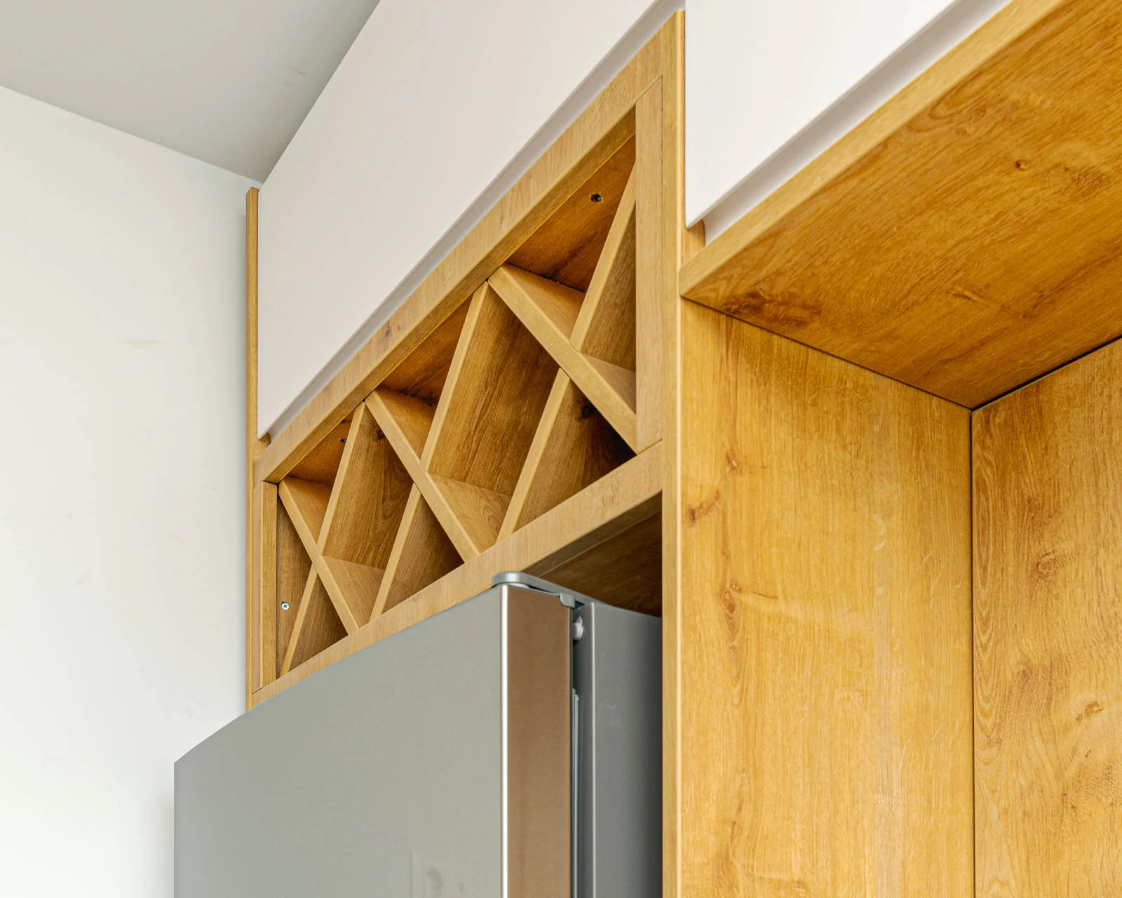 Bucătărie modernă din MDF alb 210 — poza 13